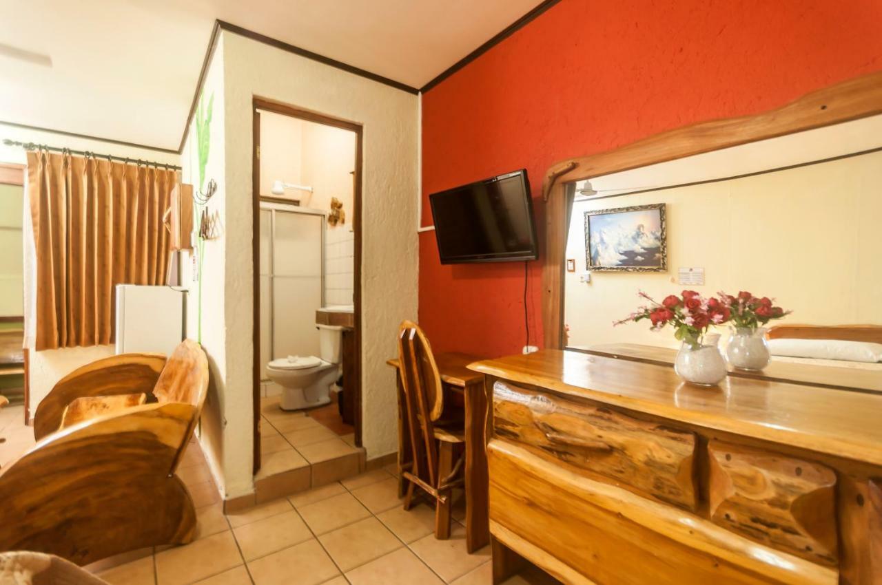 Hotel Cadillac Rock Jacó